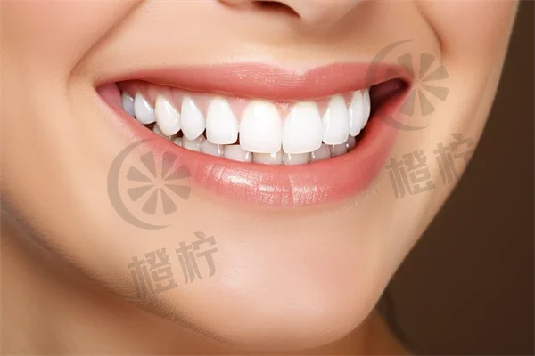 吉林地区牙科医院排名前十，哪家更值得信赖？探索吉林爱齿口腔门诊部的牙齿美白项目，焕发自信微笑！