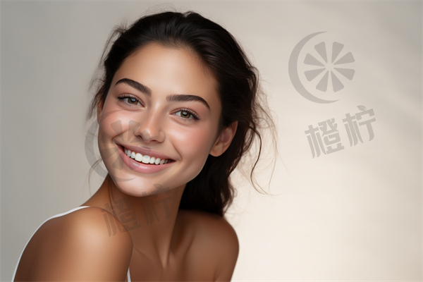 隆胸手术刀口的位置究竟在哪里?了解不同切口方式的优缺点解析