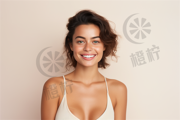 韩风隆胸在深圳非凡医疗美容医院的优惠价格现为28800元起，原价38800元起，让您同时体验美丽与超值。